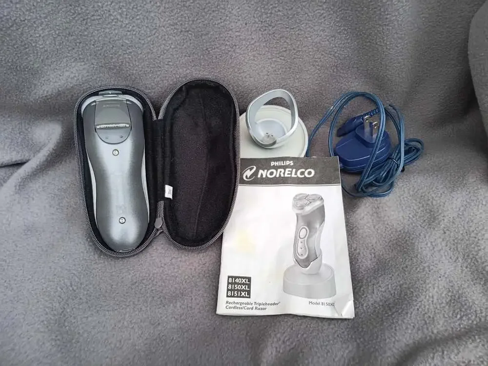 Philips Norelco 8150XL Tripleheader Cordless Rechargeable Stand Speed XL